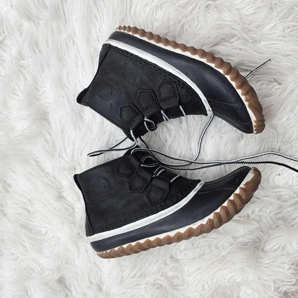 SOREL Out N About Waterproof Black Leather & Rubber Lace Up Duck Boots Size 5
